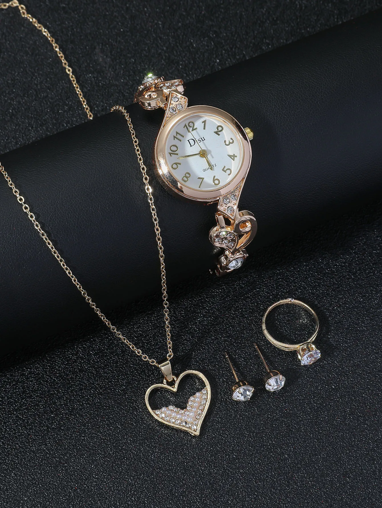 A  Gold Women\'s Classic Fashion Love Bracelet Watch And 4 Accessories And Box Love Gift Box set. Can Be used For Daily Wear