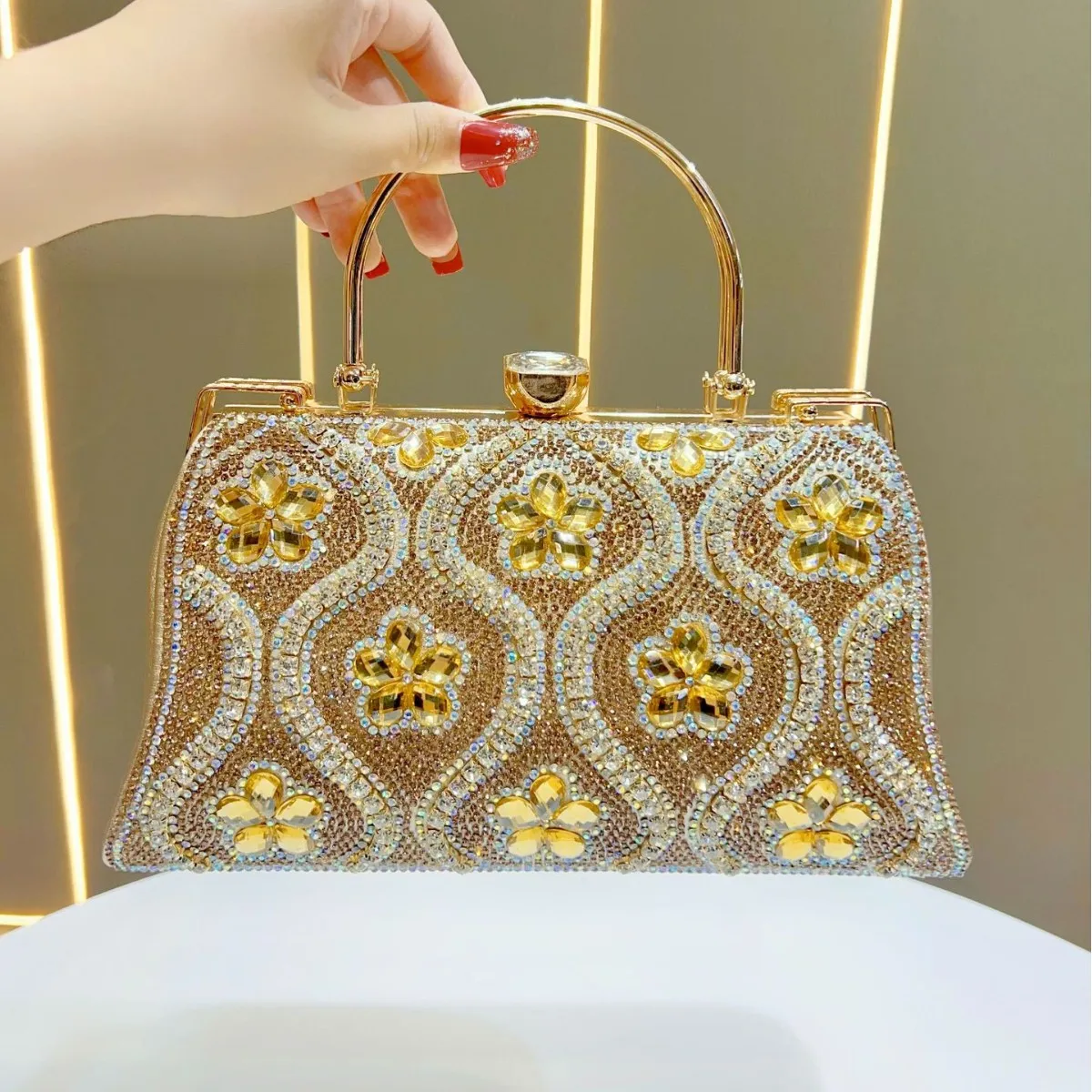 

2025 Vintage Handmade Diamond Evening Bag Women’s Luxury Sparkling Chain Strap Shoulder Crossbody Purse Elegant Party Tote