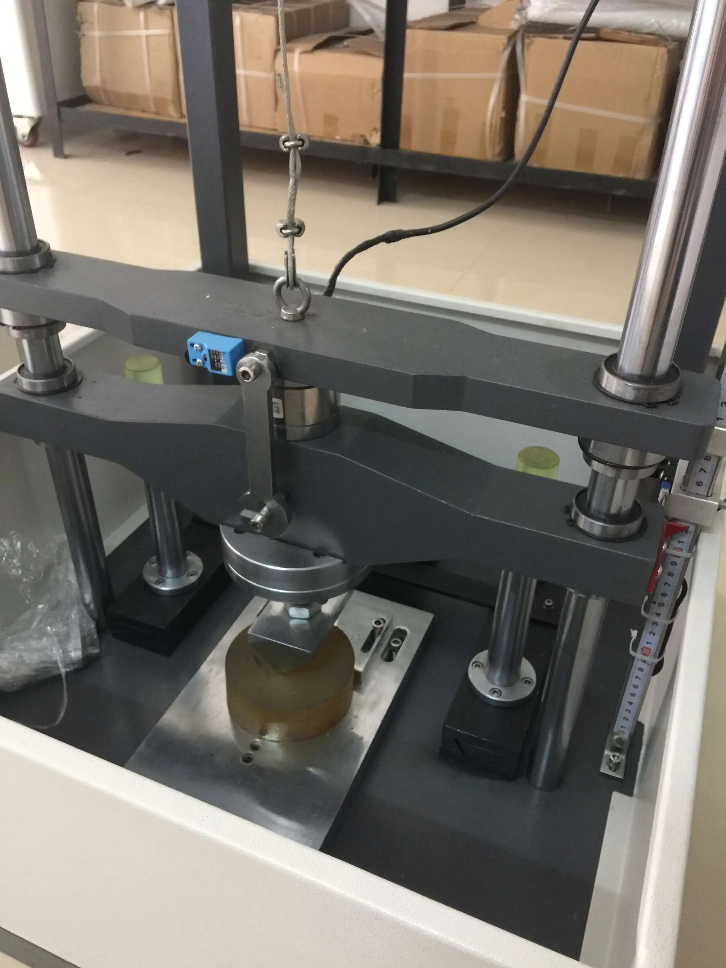 ISO 20345 ASTM F2412 F2413 آلة اختبار الضغط والثقب لأحذية الأمان