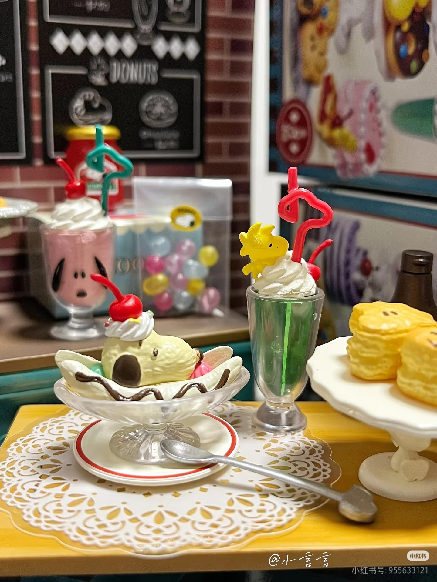 Re-Ment Snoopy's American Dessert Shop Series Blind Box Collezione di scene in miniatura Decorazione da scrivania Figura giocattolo per regalo di compleanno