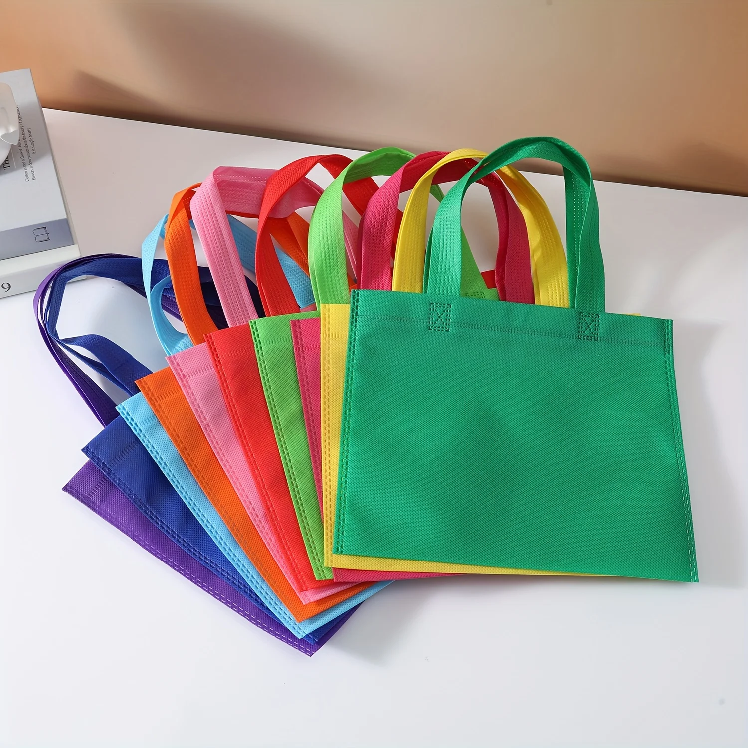 5/10/15/20/30 Stück Regenbogen-Vlies-Tragetasche, wiederverwendbar, Partybevorzugung, Geschenktüte für Geburtstagsfeier, Valentinstag, Goodie-Taschen, Einkaufszubehör – Detail 2