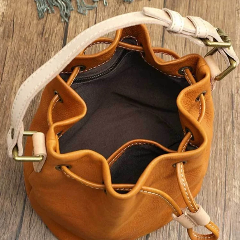 New Natural Leather Drawstring Bucket Bag with Adjustable Shoulder Straps for Vintage Style Tassel Style Fashionable Women\'s Bag