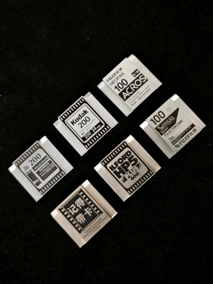 

The film-style hot shoe cover is suitable for Fujifilm XT5X100VI,Leica D-Lux8Q3 Nikon F3 ZF copper material hot shoe dust covers