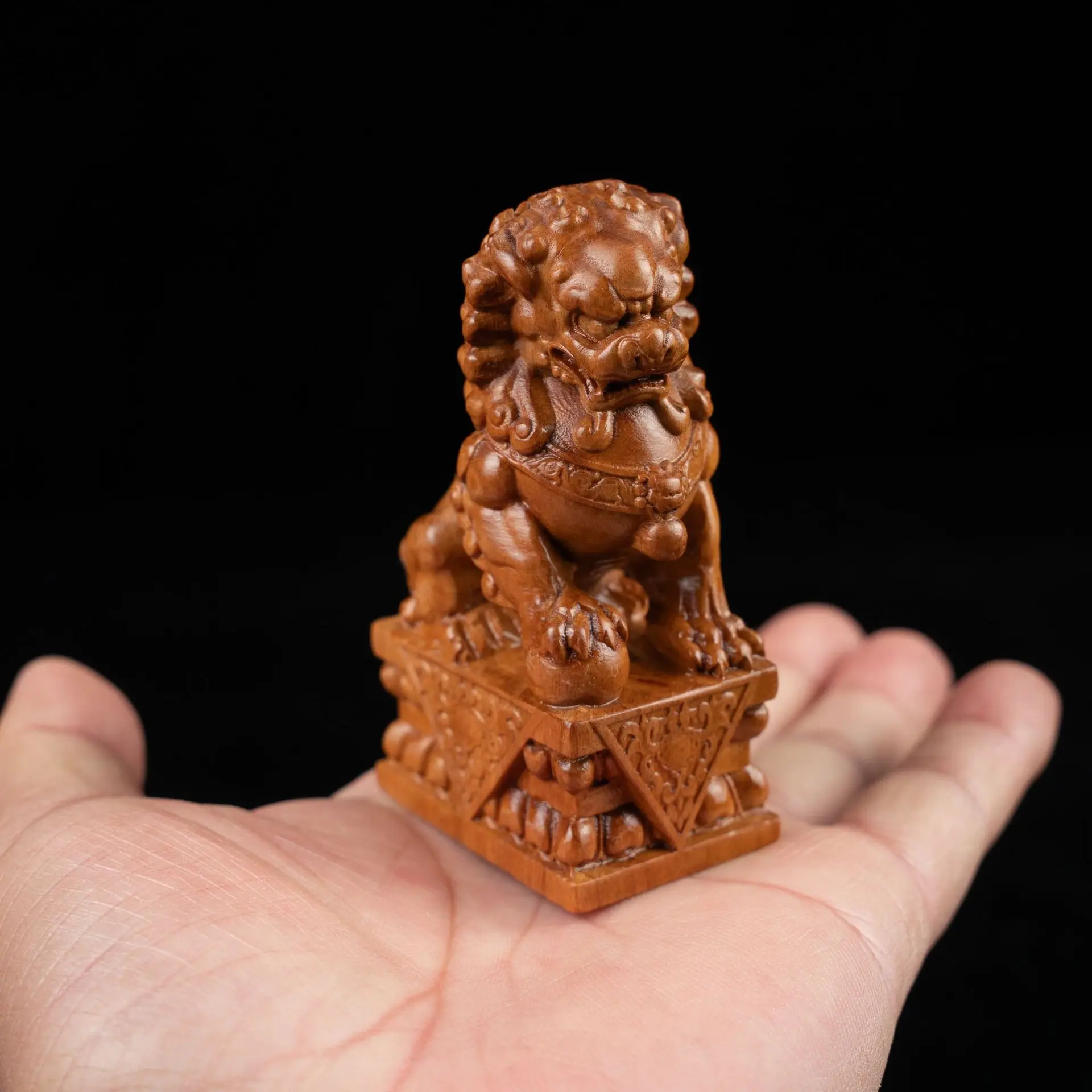 Thunderstruck Jujube Wood Carved Lion Pair Figurine Handmade Chinese Style Feng Shui Home Desk Living Room Office Decor Gift