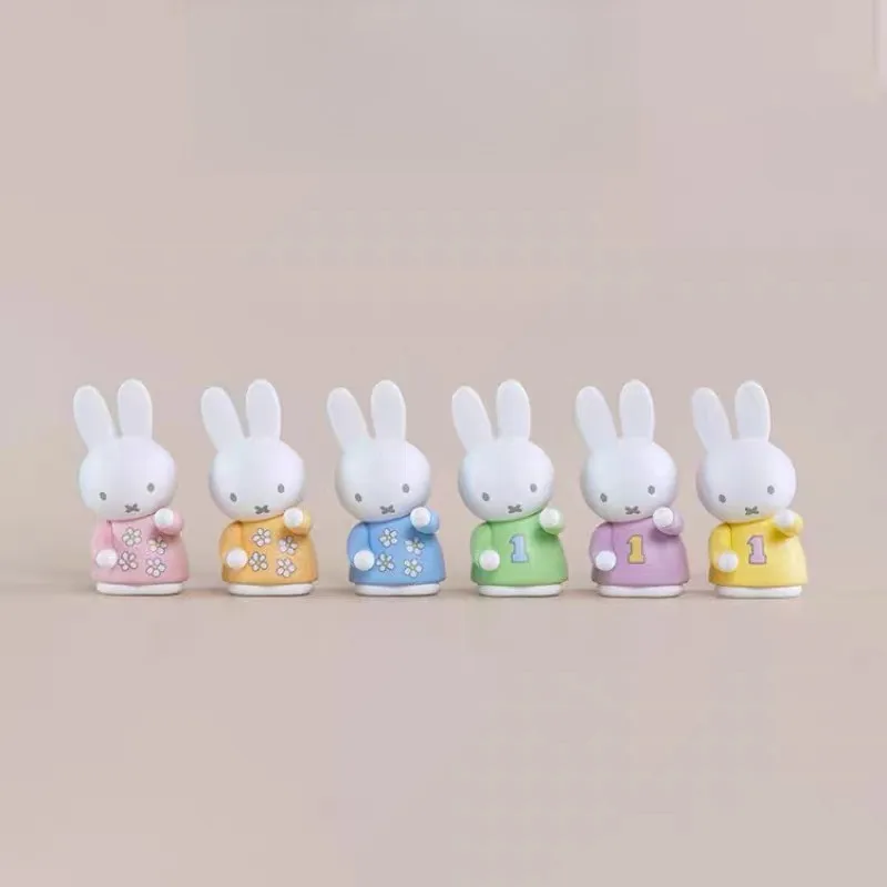 Quente dos desenhos animados miffy série rack de armazenamento bonito criatividade requintado brinquedos de mesa boneca estatueta caixa cega
