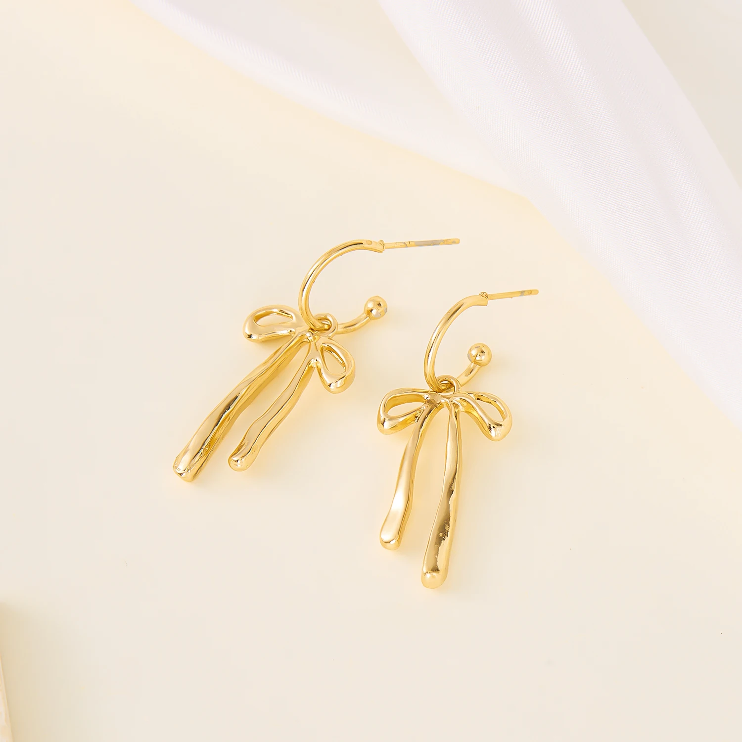 Gold Plated Bowknot Dangle Earrings for Women Fashion Vintage Bow Tassel Metal Piercing Earring Party Friendship Jewelry Decor
