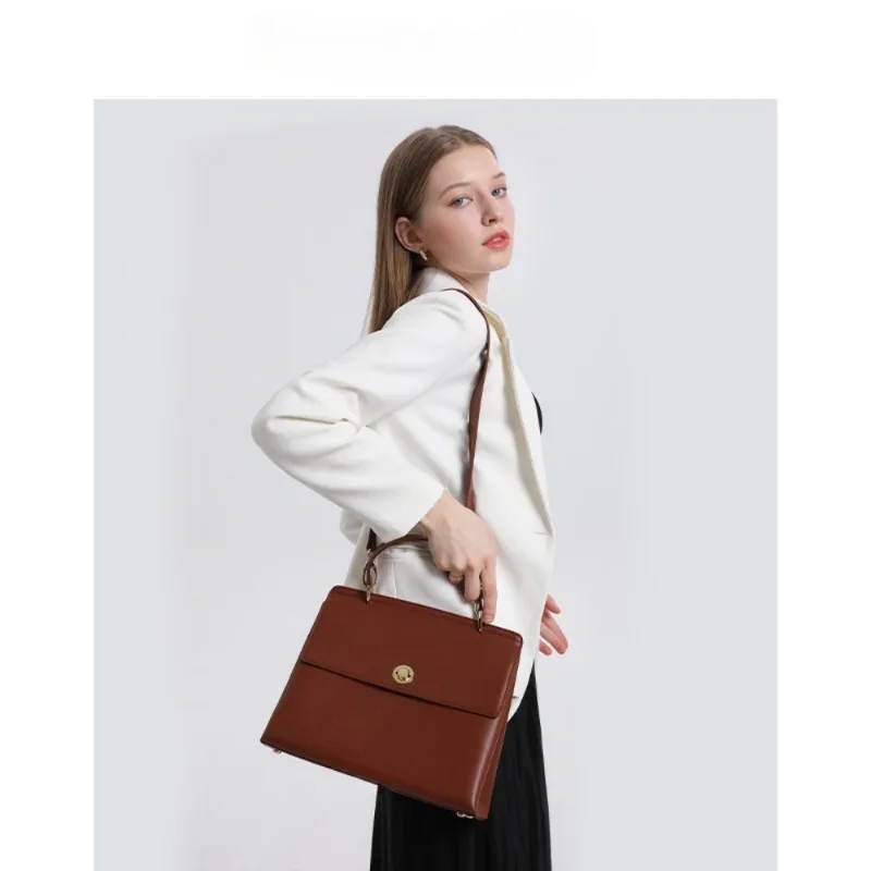 

Fashionable and Light Luxury Women's Handbag Underarm Shoulder Commuter Bag Niche Design 2024 Genuine Leather Women's Bag