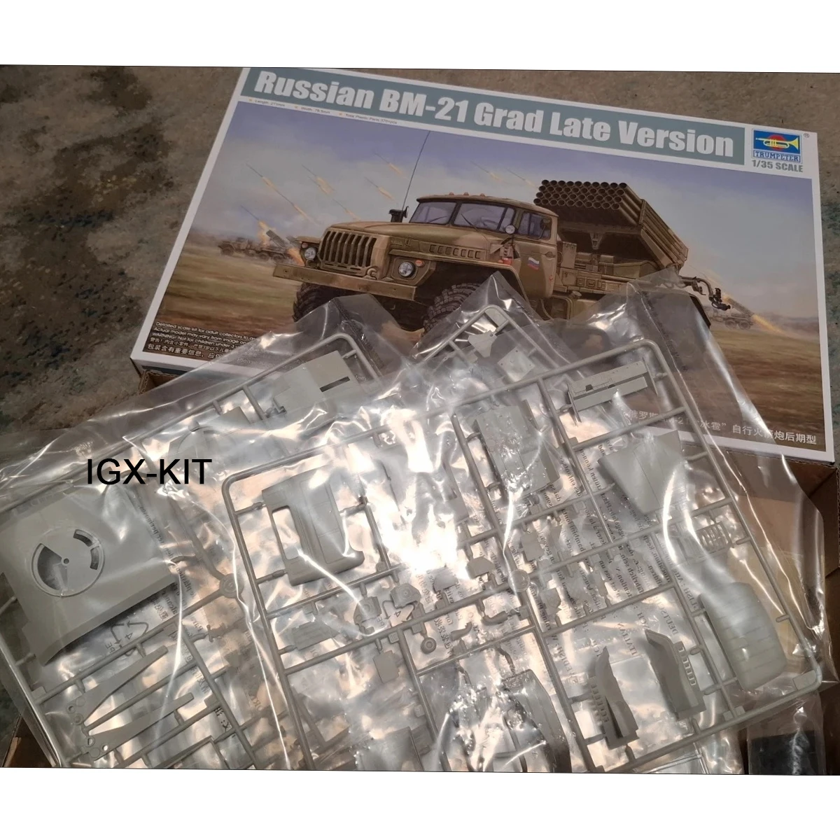 

Trumpeter 01014 1/35 BM21 BM-21 Грейс с несколькими ракетными пусковыми установками для позднего хобби, комплект пластиковых моделей