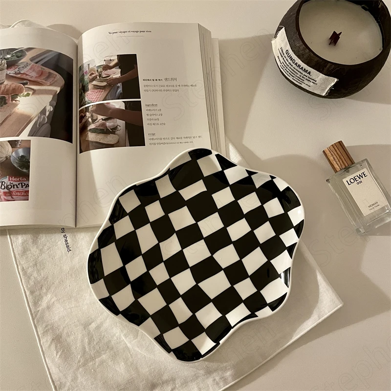 Korean Black White Checkerboard Ceramic Plate Retro Irregular Jewelry Necklace Storage Tray Afternoon Tea Cake Dessert Plates