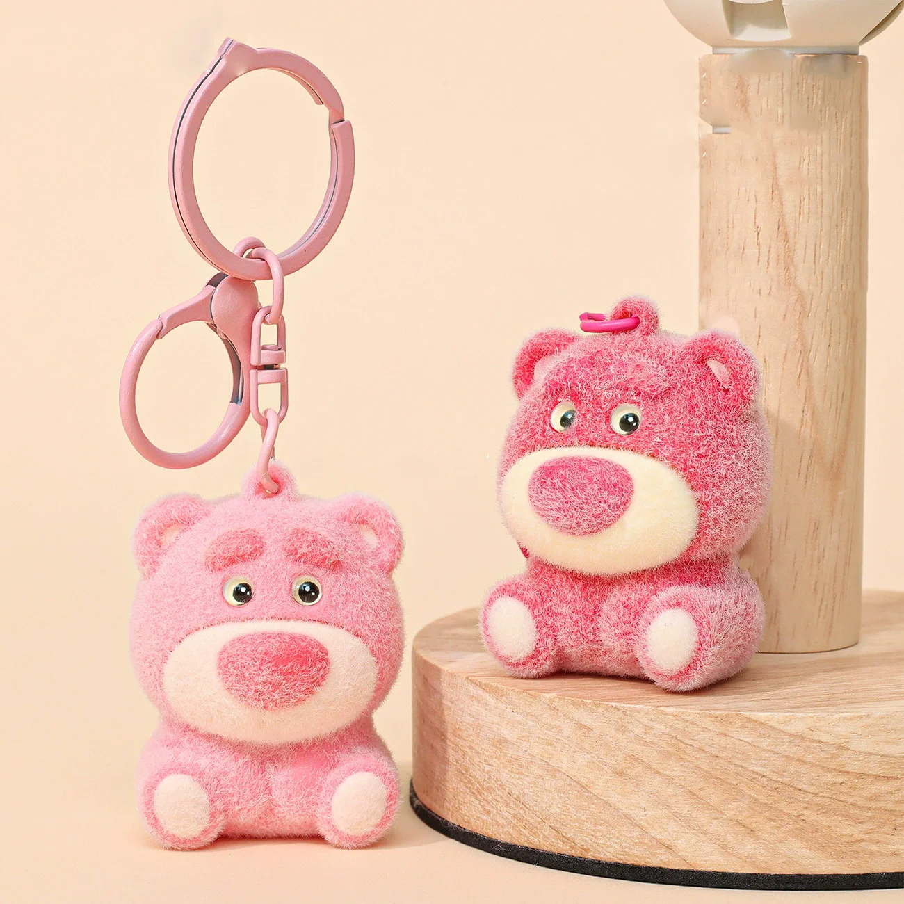 Disney Anime Toy Story Lotso Schlüsselanhänger Niedliche Erdbeerbär Figur Schlüsselanhänger Tasche