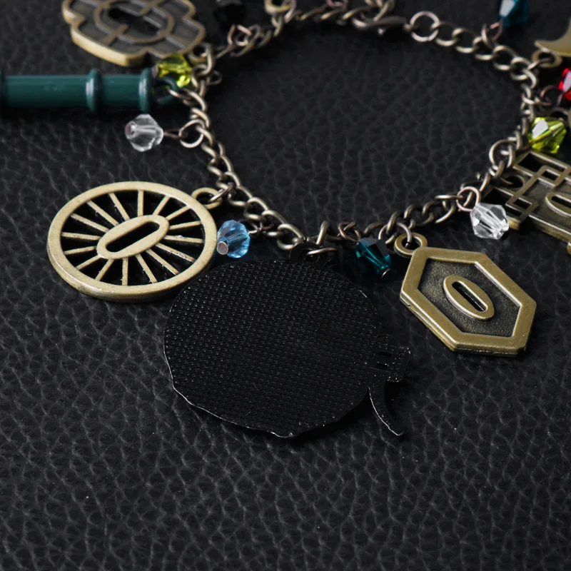 Bracelet à breloques Anime Demon Slayer pour femmes et hommes, figurine maléfique Kamado Tanjirou, chaîne réglable, bijoux cadeaux