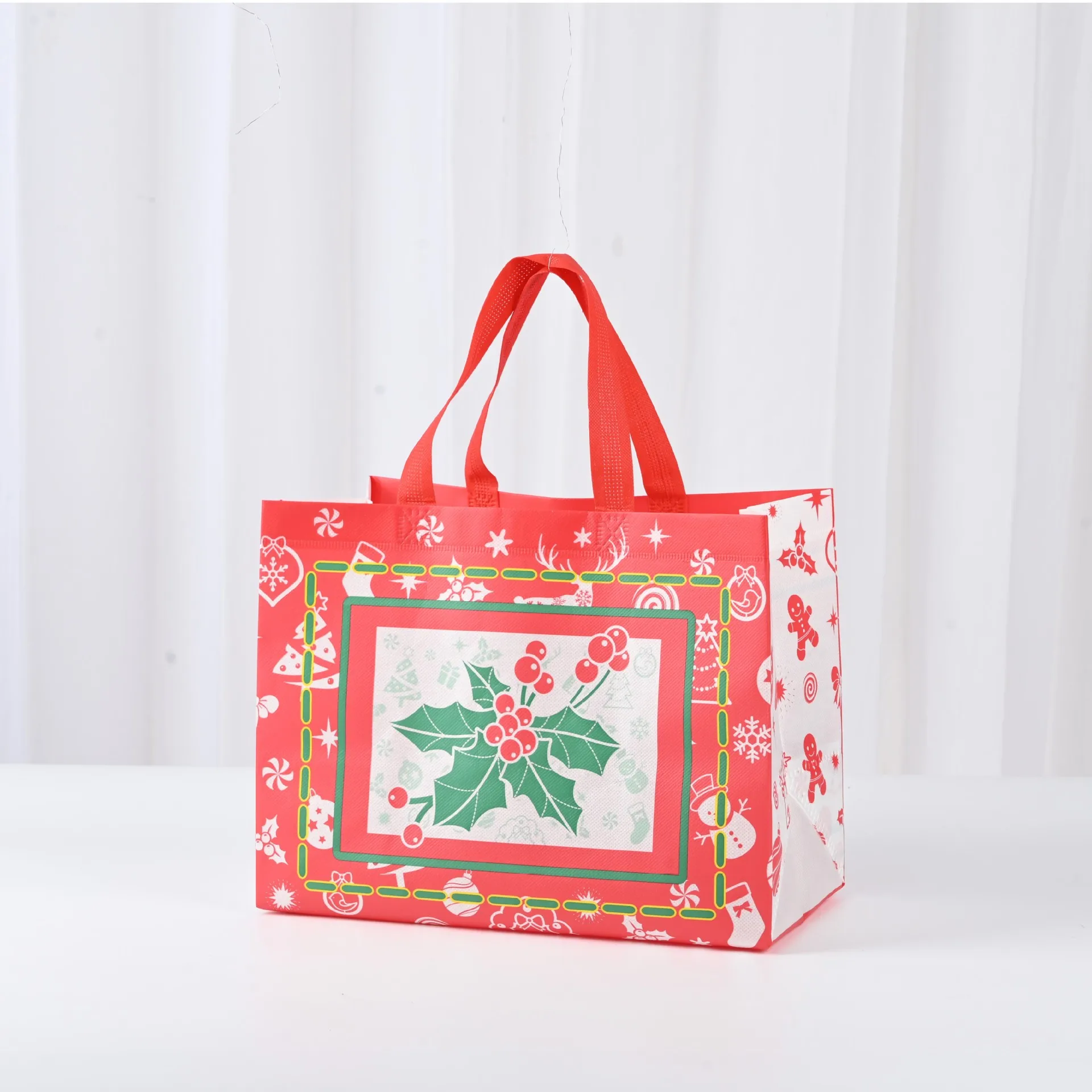 Wholesale Non-woven Fabric Gift Bag Merry Christmas Decoration Cute Cartoon Santa Claus Elk Snowflake Coated Shopping Bag 1Pc