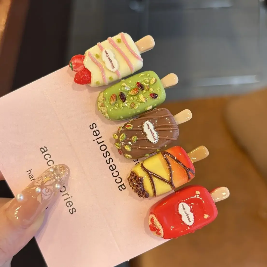 مشابك شعر صغيرة لطيفة على شكل آيس كريم للشوكولاتة، إكسسوارات شعر على شكل رسوم كرتونية إبداعية، بطاقات شعر متعددة الاستخدامات للأطفال والكبار #1