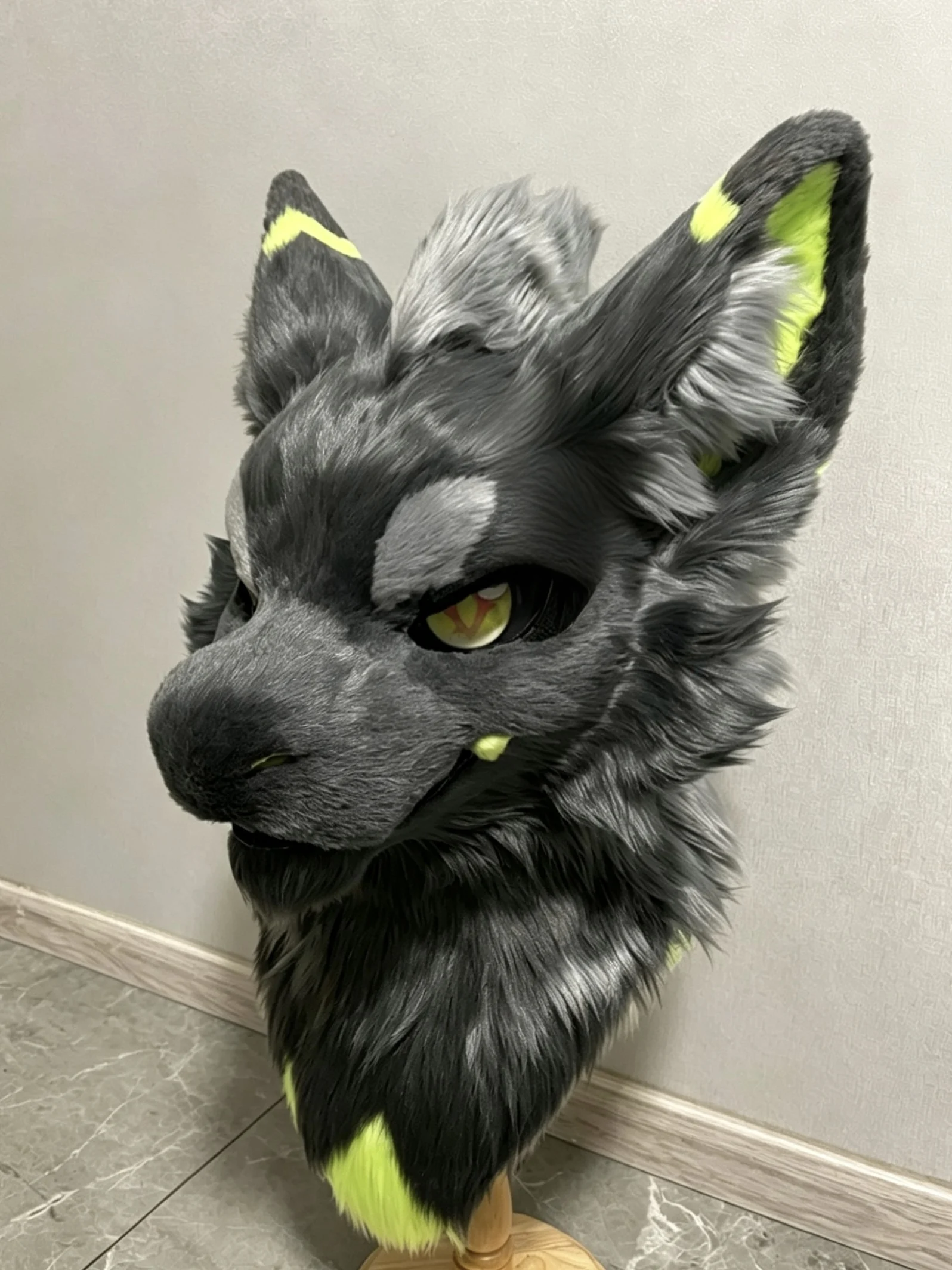 

Handmade husky plush coat featuring wolf mascot for role-playing Halloween fox costume for real shooting