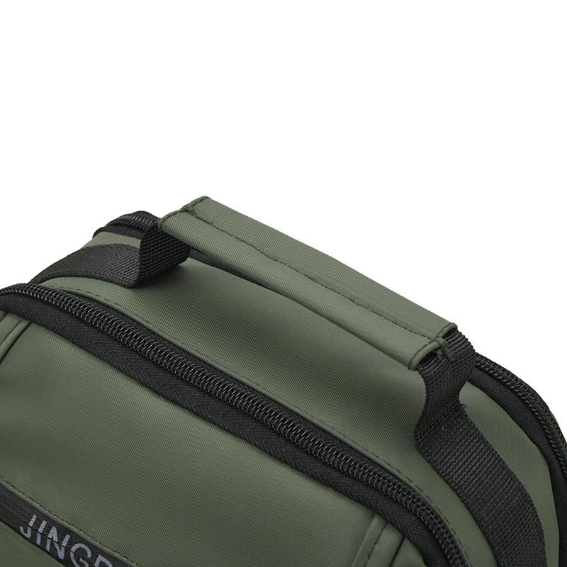 Sportliche quadratische Umhängetasche für Herren – Robuste, weiche Umhängetasche im College-Stil mit multifunktionalen Taschen – Detail 9