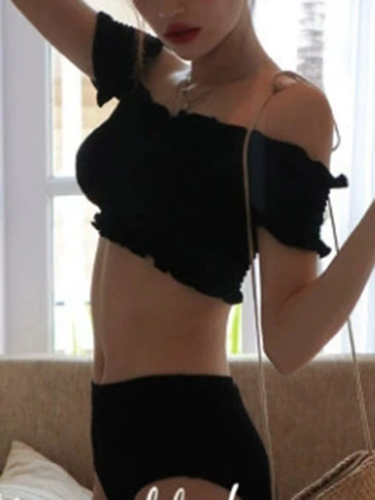 OIINAA ブラック水着 レディース スラッシュネック ラッフルビキニセット ツーピース プリーツビーチウェア サマー2025 新作 韓国風 セクシー水着