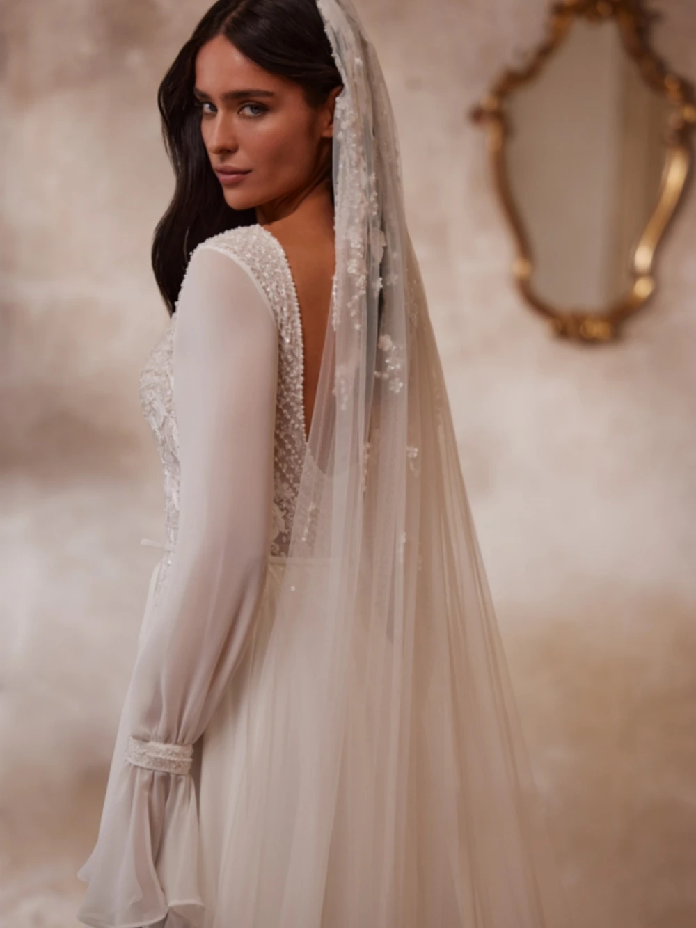 Sexy Deep V-neck Backless Bride Robe Sparkly Sequins Beads Bridal Gown Elegant Appliques Pearls Wedding Dress Robe De Mariée