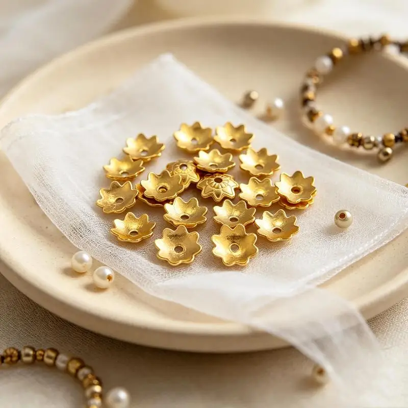 Goldene Metall-Perlenkappen, 50 Stück, winzige Abstandshalter-Perlenabdeckungen für Halsketten, Armbänder, DIY-Bastelarbeiten und Schmuckherstellung – Detail 6