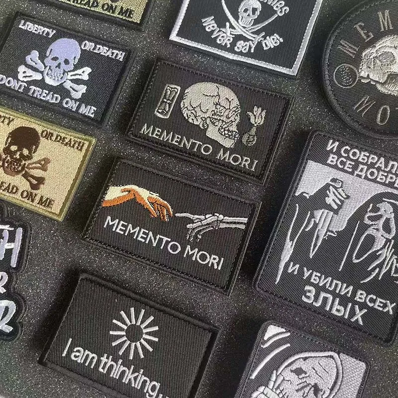 Inspirierendes Emblem, Memento Mori, Glaube über Angst, Bleib positiv, gib nie auf, gestickte Applikation, Moralabzeichen, taktische Patches – Detail 5