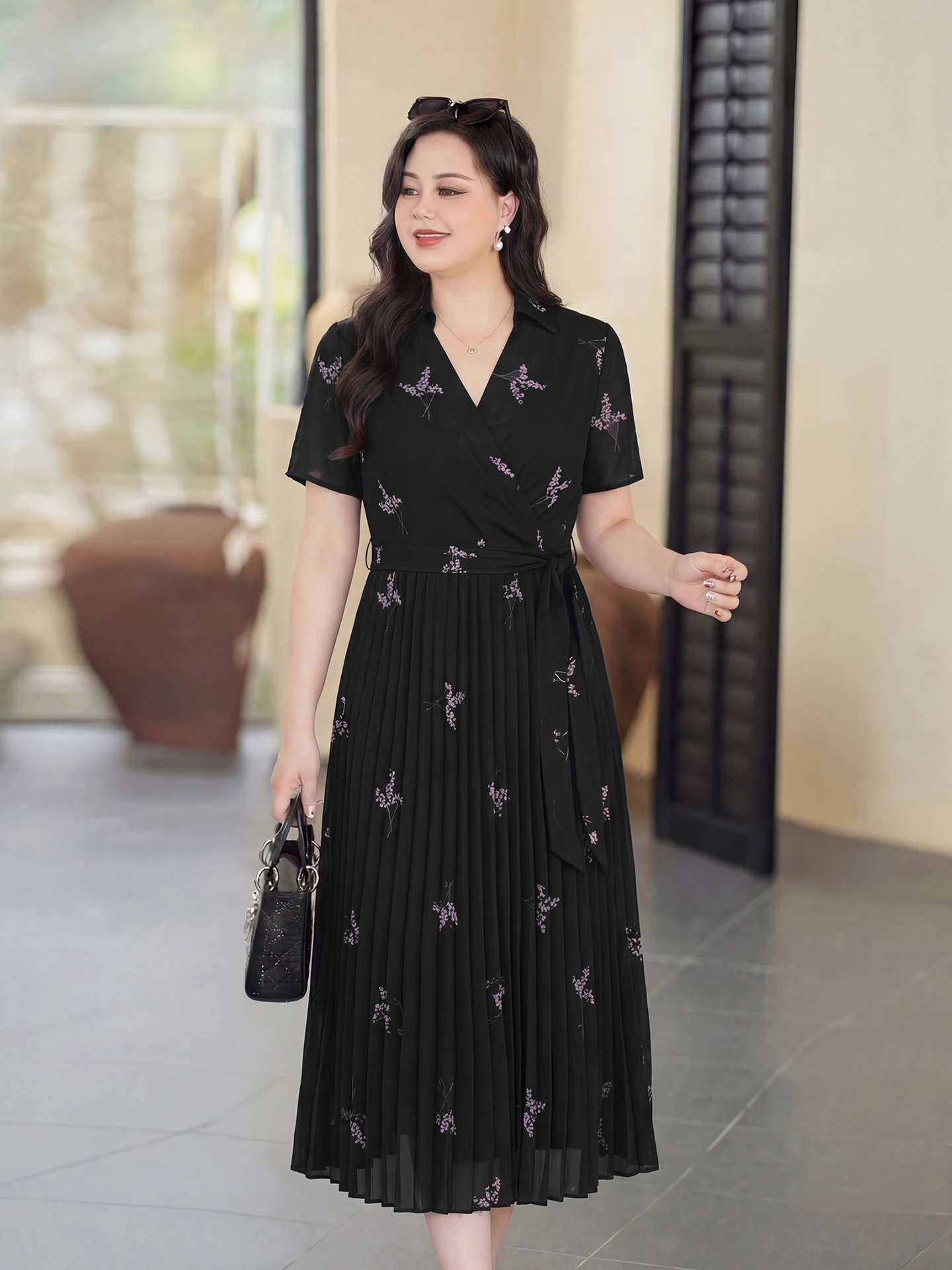 

Летнее платье Dave's Plus Size для женщин: уникальное, красивое, с V-образным вырезом, поясом, А-силуэта, миди, из полиэстера, с завышенной талией, коротким рукавом