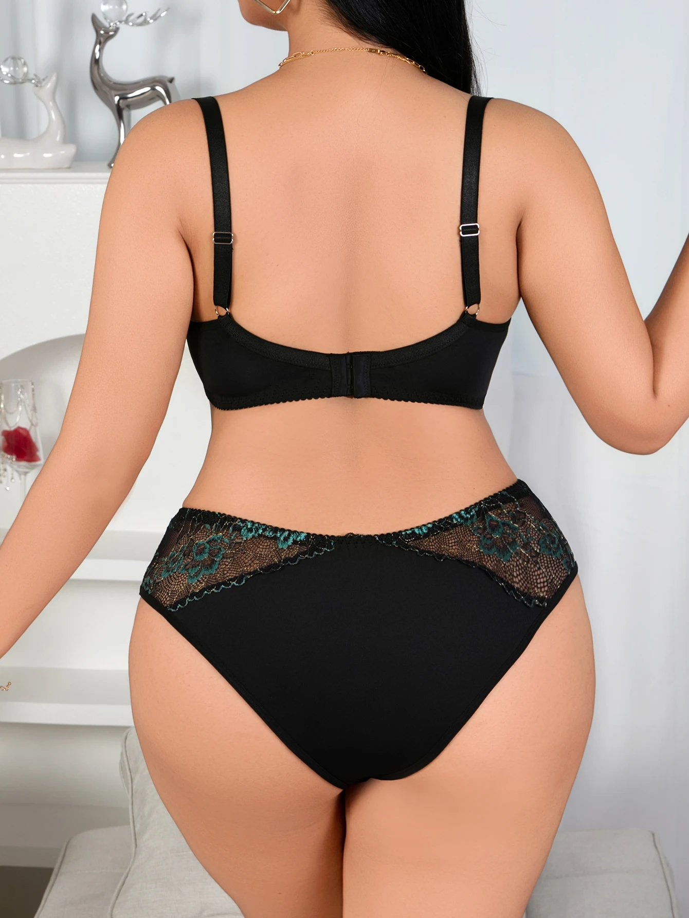 プラスサイズの花柄刺繍ミニマイザーキャミランジェリーセット、フルバストサポートのための軽量レースブラ