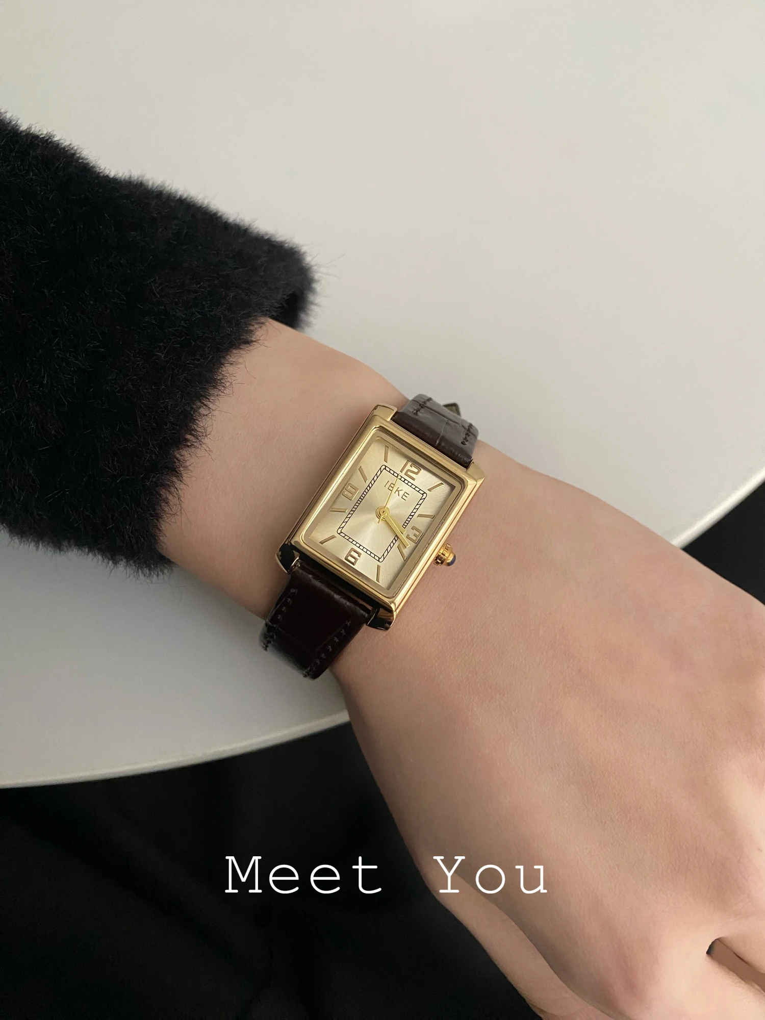 

Square-shaped, retro-style, simple, fashionable, light luxury, versatile, and exquisite women's watch; a great gift for women.