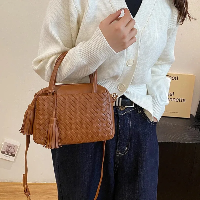 

2025 New Fringe Woven Beach Bag - Crossbody/Shoulder Purse, Lightweight Handbag for Women, Stylish Vacation Accessory‌