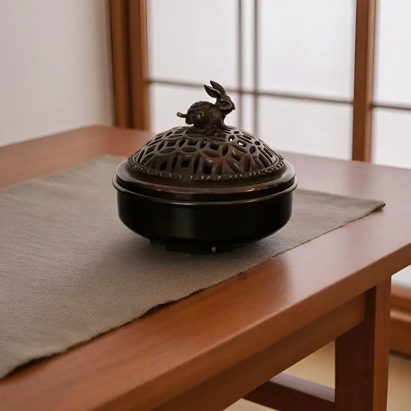 Classical three-legged for use, sandalwood disc , indoor agarwood burner, home incense box, in