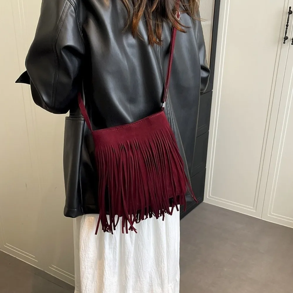 Vintage Suede Fringe Crossbody Bag Boho Style Large Capacity Shoulder Bag Adjustable Shoulder Strap Solid Color Bucket Bag Women view 3