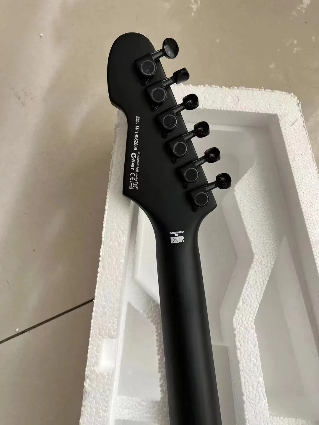 Customized G-type electric guitar bass factory, wholesale price, high-quality service, free and fast delivery.