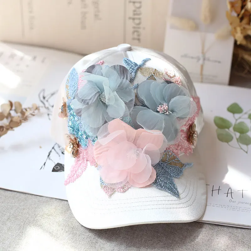 春夏の女性の野球帽刺繍レーススパンコール花韓国スタイルカジュアルホワイトダックビルハット多用途旅行