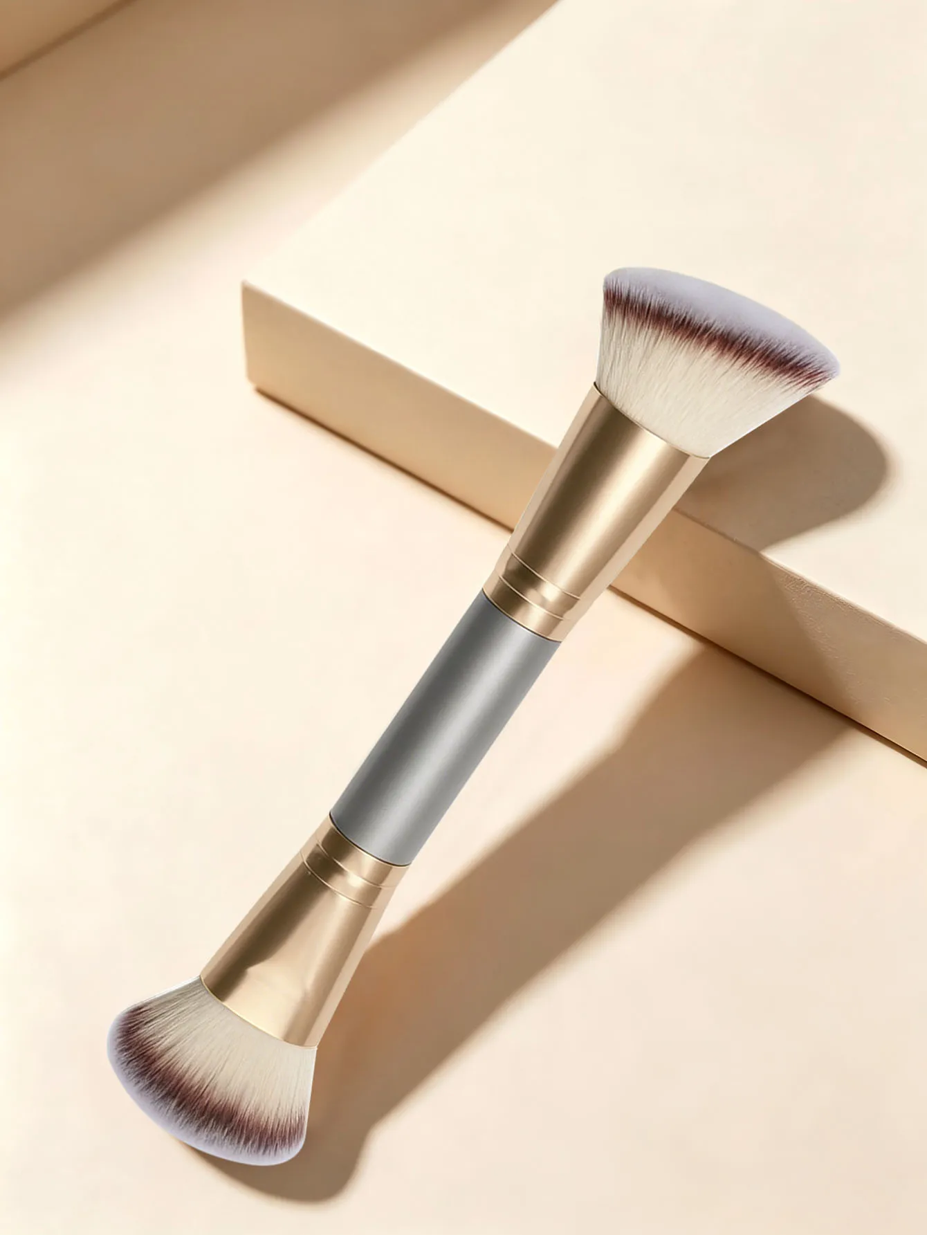 Double-Ended Foundation Brush for Face Makeup, Multifunctional Double-Ended Brush for Liquid Foundation, Special Brush for Liquid Blush, Kabuki Foundation Brush, Loose Powder Brush, Blush Brush, Multifunctional Makeup Brush, Beauty Tool for Women view 4