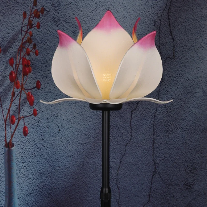 Chinese-style lamp lotus falling to the ground, Zen lotus, Taiwanese ancient style, atmosphere, antique