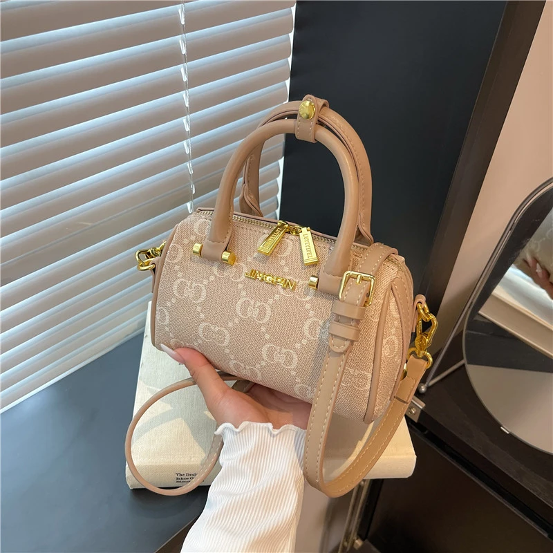 

Elegant Vintage Paris Fashion Handbag For Women With Letter Logo And High-End Minimalist Leather Detail
