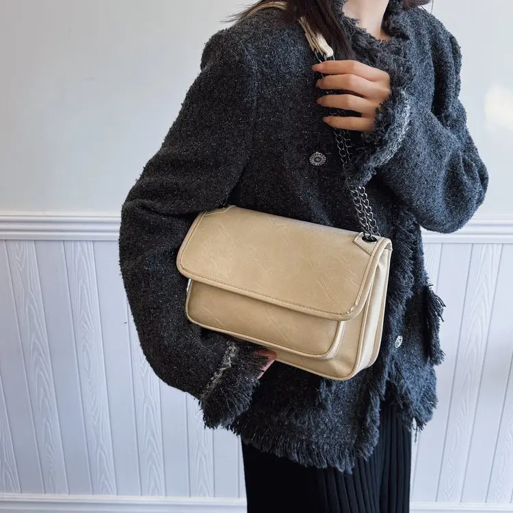 

Large Capacity Versatile Women's Commute Bag 2026 New Vintage Fashion High-end Texture Tote Shoulder Crossbody Bag