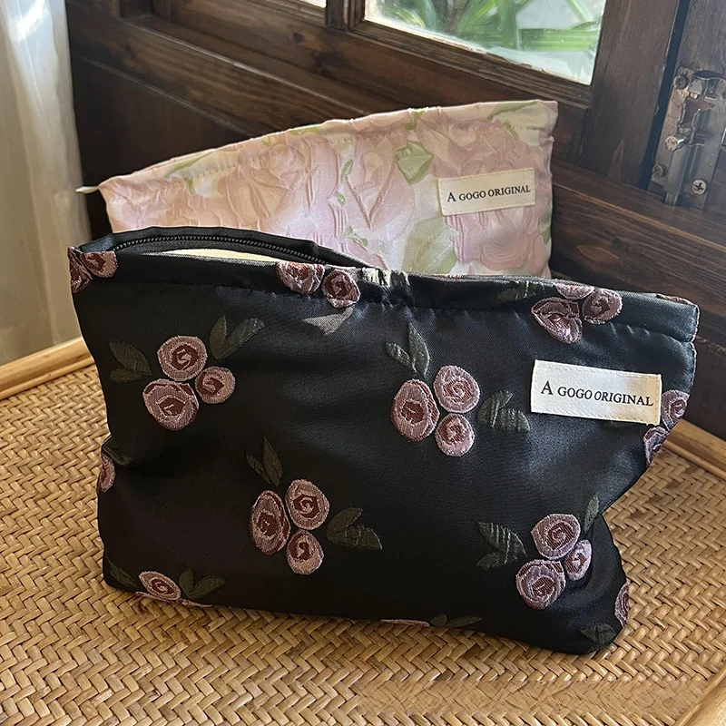 Fresh Style Rose Cosmetic Bag New Arrival Large Capacity Portable Skincare Storage Bag Travel Wash Bag