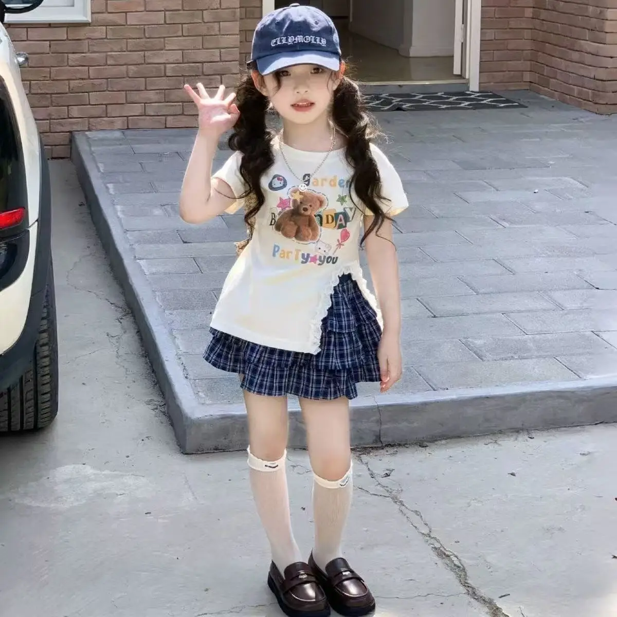 

Girls' Summer Outfit Short Sleeved T-shirt Checkered Cake Skirt Set New Girls' Stylish Split Top Short Skirt Two-piece Set