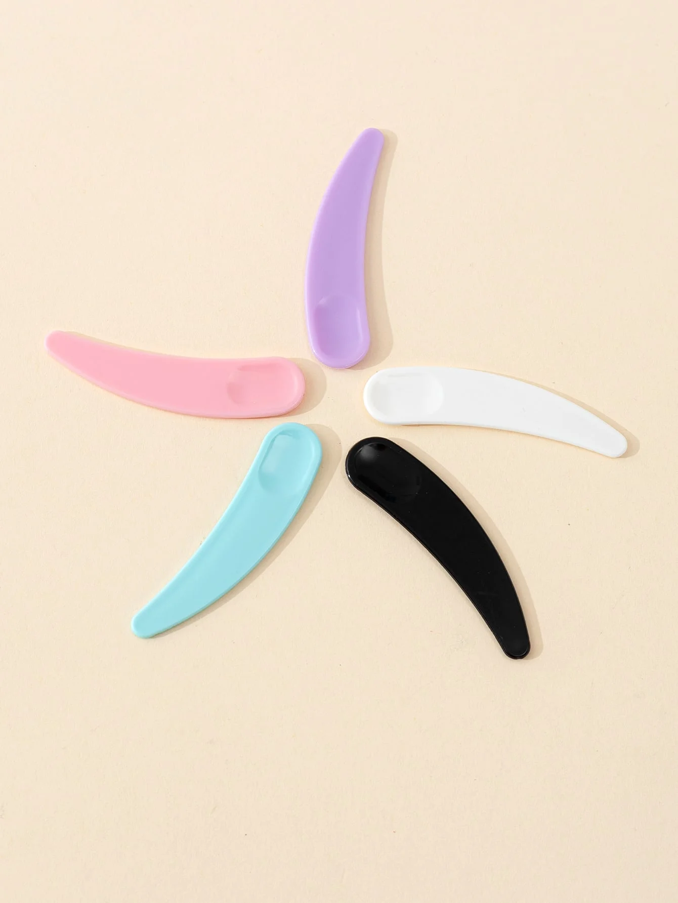 Hot sale 50pcs/pack mini cosmetic spatula curved spoon cosmetic mask cream spoon eye cream stick crescent spoon