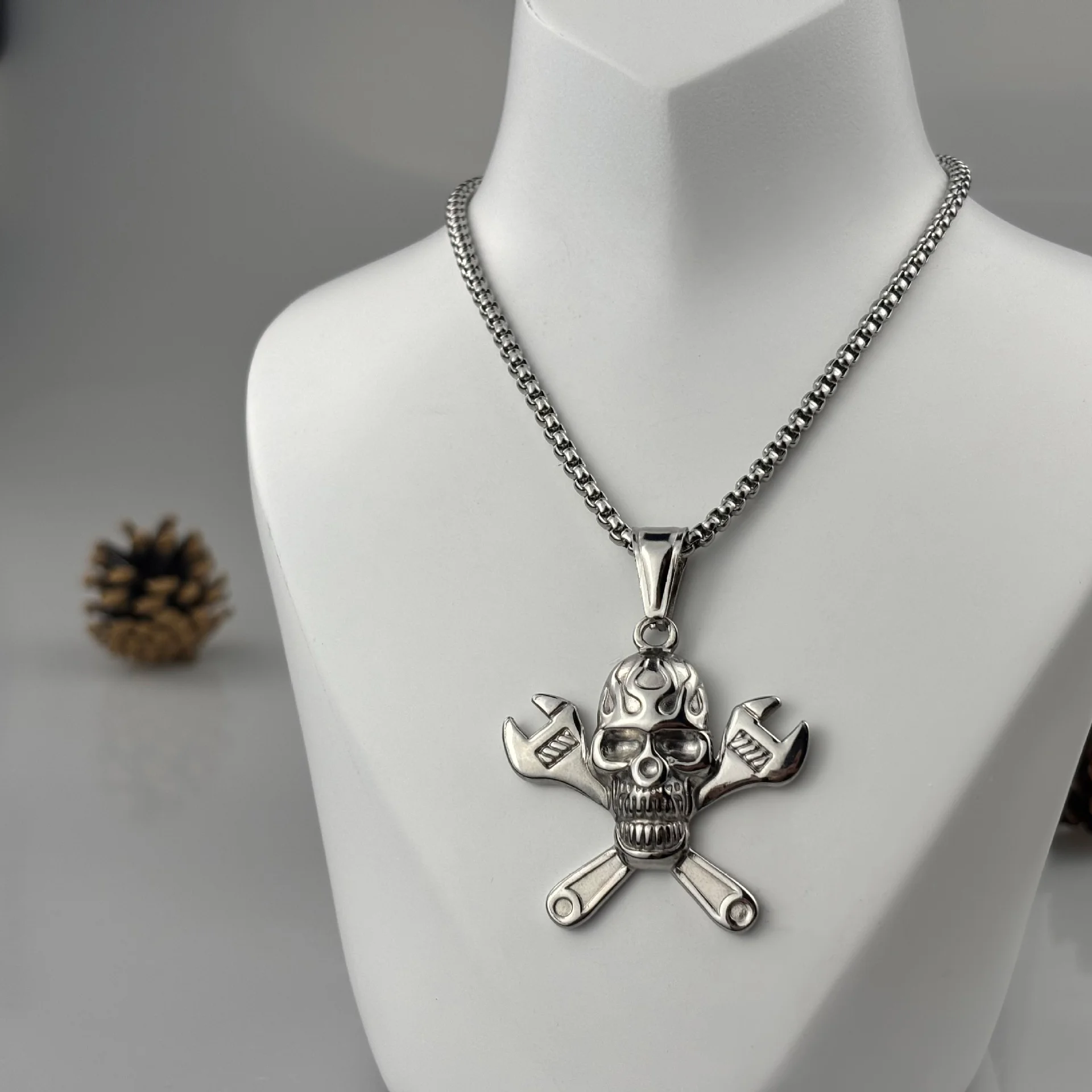 316L Stainless Steel Skull Wrench Pendant Vintage Mechanic Embossed Charm Men Biker Hip Hop Streetwear Necklace Jewelry Gift