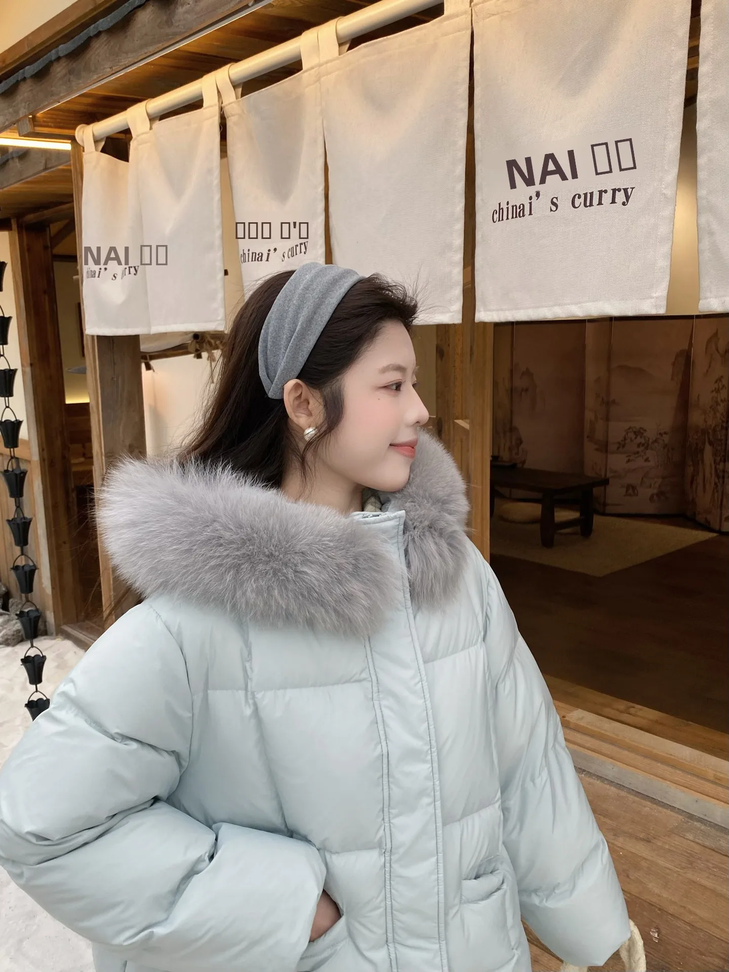 

MOBAI White Du down Jaet Women's ort Warm Coat with Fur Collar Hooded Winter Outerwear Polyester Fabric Zipper Closure