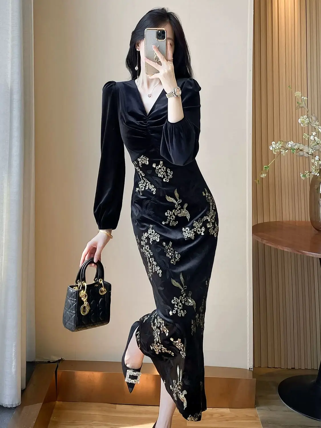 Women Retro Black Print V-neck Long Sleeve Sexy Dress Slim Waist A-Line Swing Long Dress Autumn Winter Elegant Party Dress D727