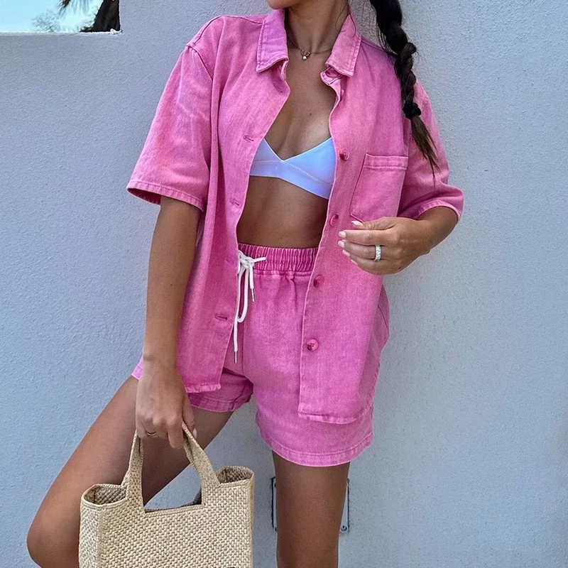 カジュアル夏デニム女性のツーピースファッションラペルボタンシャツとタイアップショーツスーツ 2025 ハイストリートポケットルーズ衣装