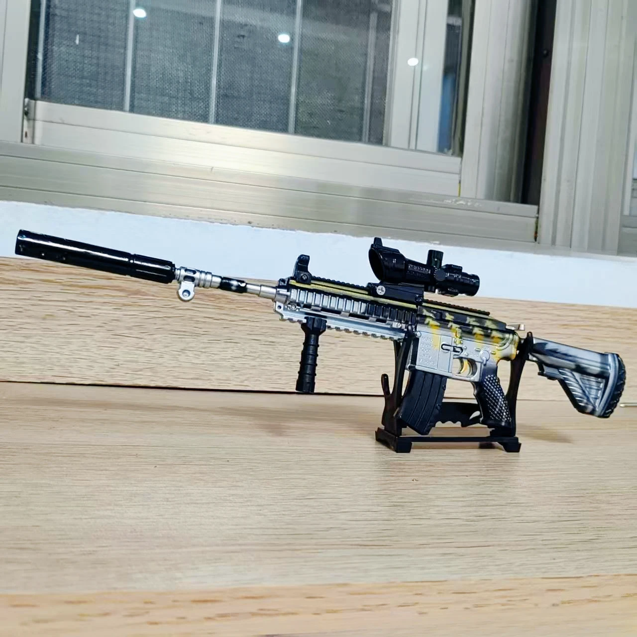 30CM M416 Model karabinu Alloy Mini Model pistoletu PUBG Broń Jedi Zabawka Pistolet Fidget Zabawka Ozdoba na biurko dla chłopca Dorośli Prezent świąteczny