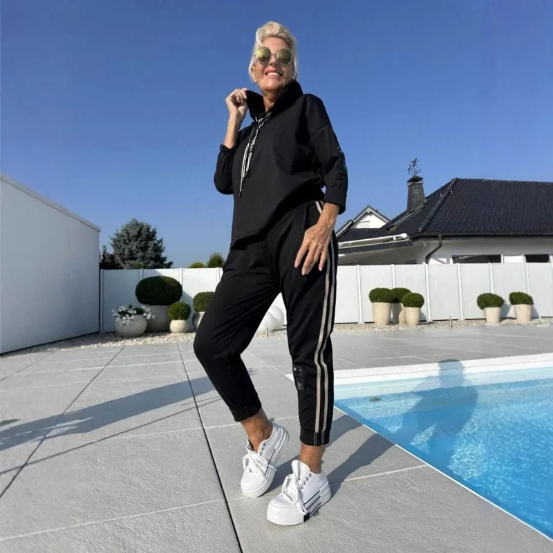 Winter Solid Color Striped Sports Hoodie Set Women's 2025 Hooded Long Sleeved Sweatshirt and Panties with 2 Sets of Hoodies Y2k