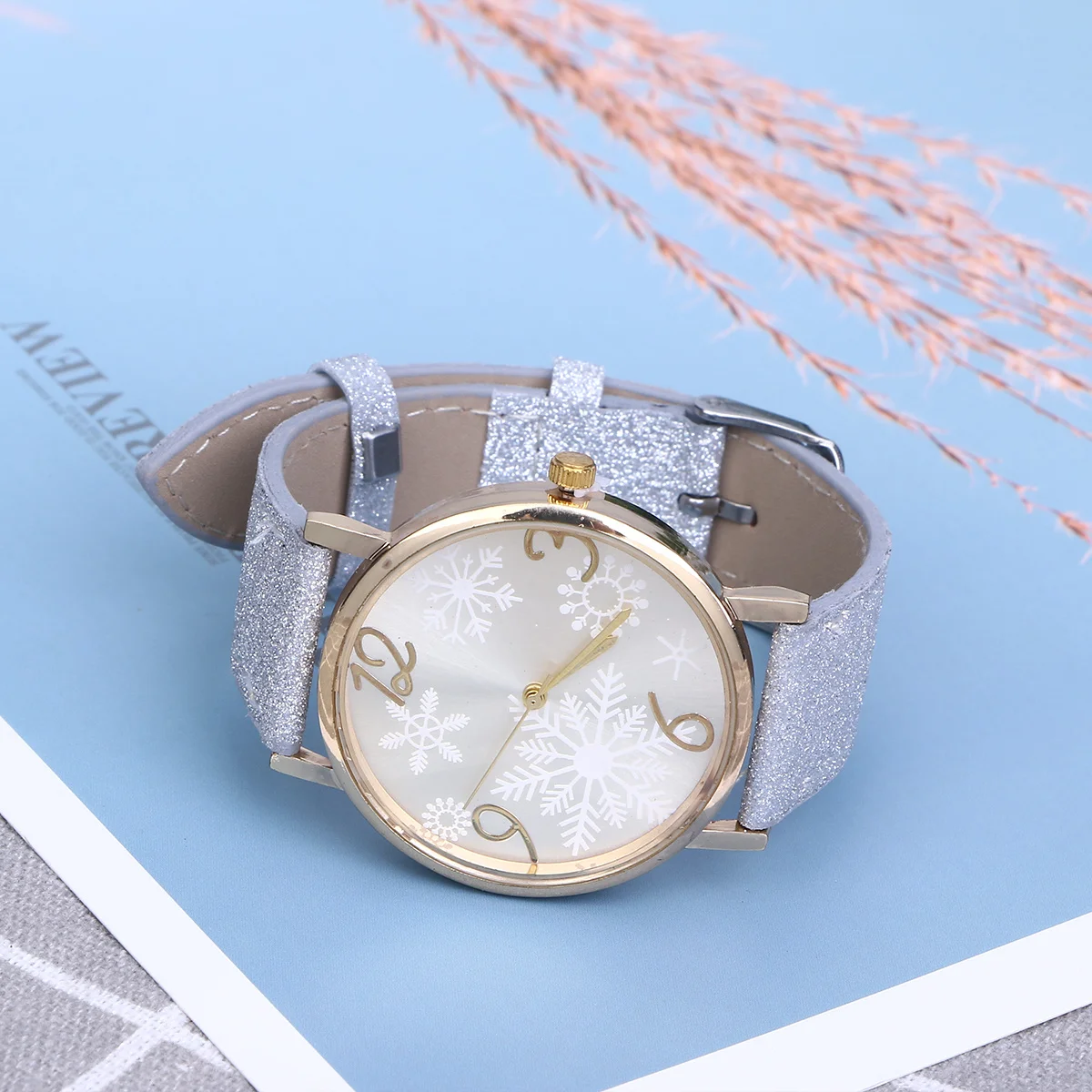 

Christmas Design Silver Alloy Quartz Watch Women Snowflake Wristwatch Luxury Gift for Lady Mother Girlfriend Wife