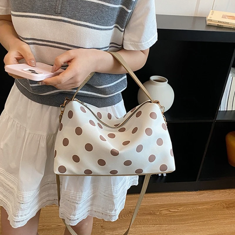 Koreanische Umhängetasche mit Polka Dots, leichte Damen-Umhängetasche, vielseitige, lässige Colorblock-Handtasche für den Arbeitsweg, Reißverschluss – Detail 13