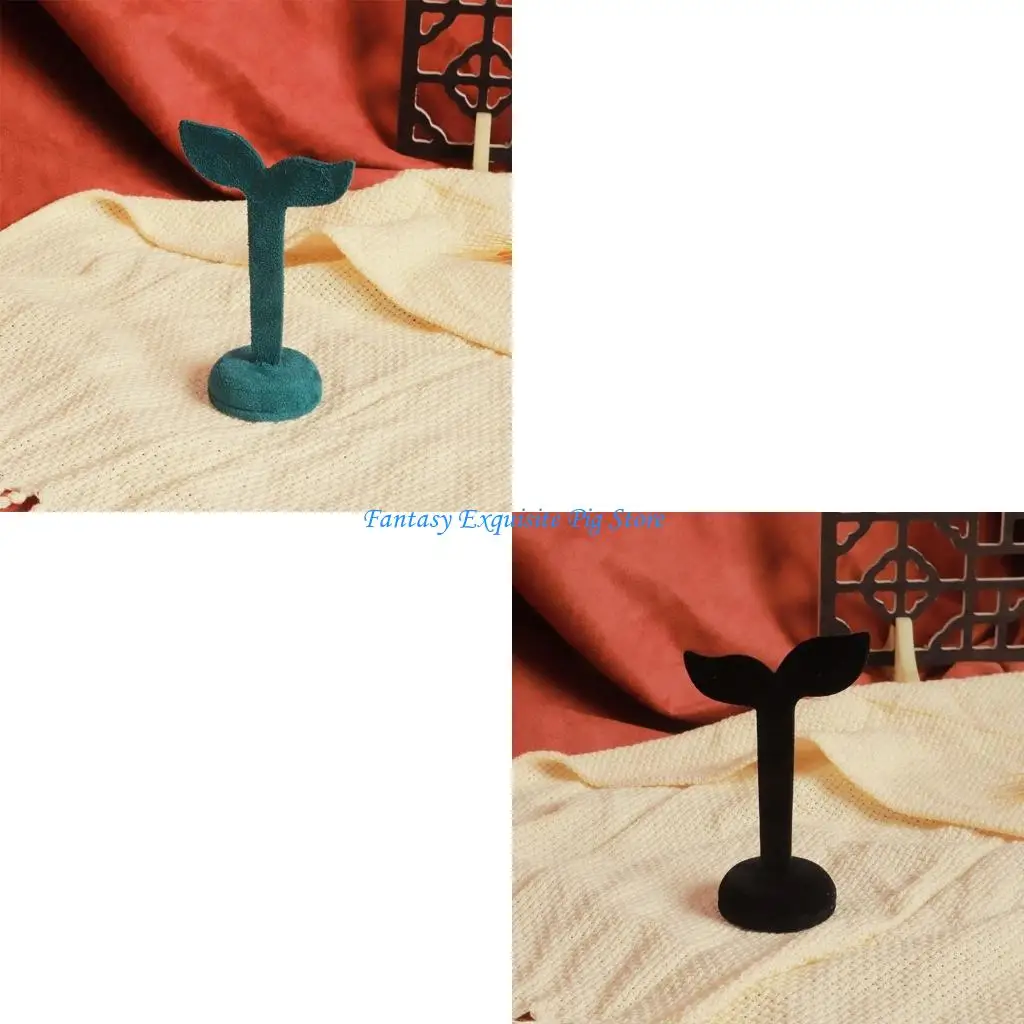 

Стойка для презентации ювелирных изделий из мягкой на ощупь ткани повышает визуальную привлекательность, подходит для различных