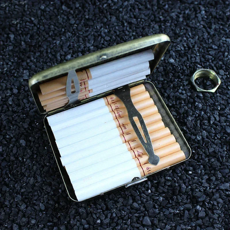 Vintage Metal Cigarette Case Box Portable 20 Cigarettes Case Holder Retro Smoke Tool Pocket Smoking Accessories Men Gifts