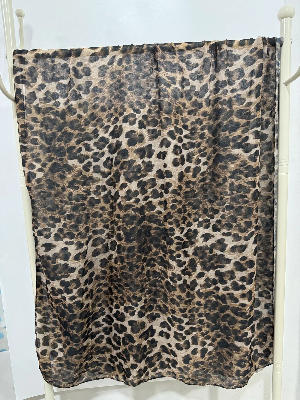 New Leopard  Printed Hijab Breathable Light Weight Soft Cotton Rayon Viscose Woven Modal Muslim Women Shawl Hijab Scarf