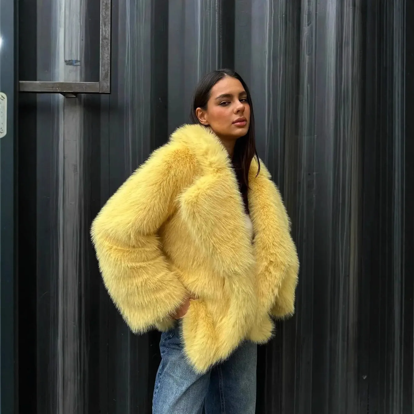 Vestes de luxe en fausse fourrure jaune pour femmes, Cardigan élégant à manches longues et revers, manteau court, vêtements d'extérieur chauds de rue, nouvelle collection hiver 2026